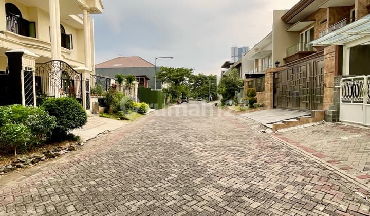 Pakuwon City Jual Rumah Semi Classic Terawat Cluster Sebelah Mall