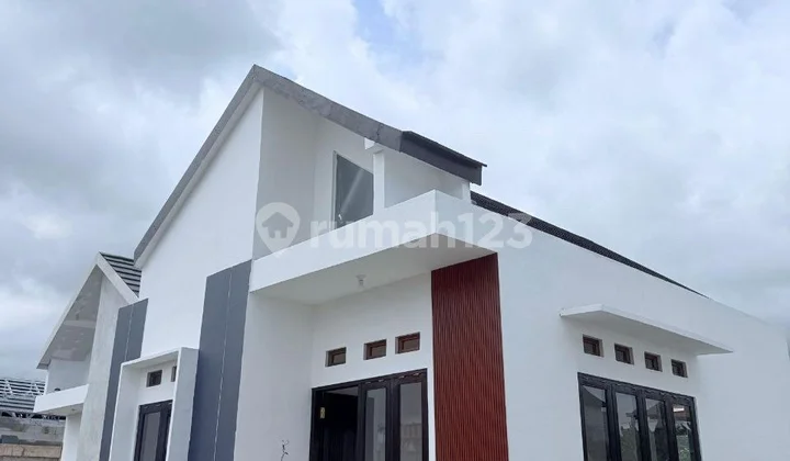 Minimalist House Strategic Location In The Middle Of Gianyar City Bali