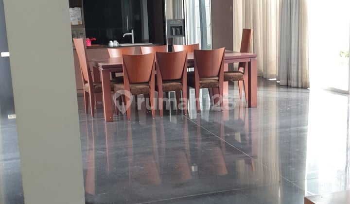 Dijual Rumah Mewah 3 Lantai di Komplek Sunrise Garden Kebon Jeruk Jakarta Barat