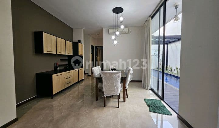 Rumah Mewah Kolam Renang Di Cluster Elite Navapark Bsd City