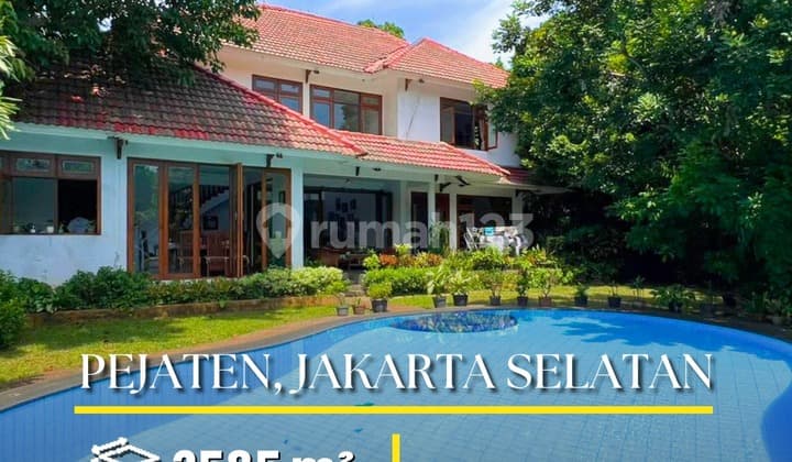 Rumah Luas Dan Asri Dengan Swimming Pool Di Pejaten