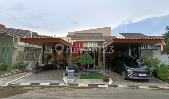 For Sale 5-Bedroom Furnished Hook House in Bandar Batam City
