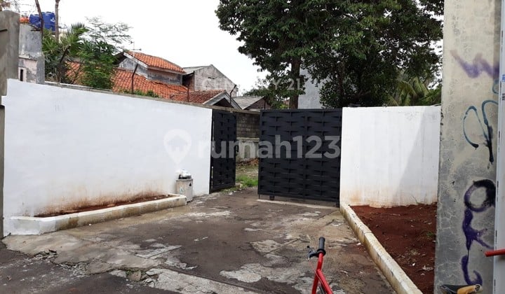 Dijual Tanah dan Bangunan Nya di Kebayoran Lama Jakarta Selatan