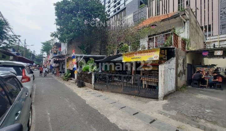Dijual Cepat Rumah Tua di Lingkungan Komersial Jakarta Selatan