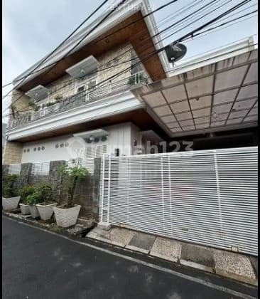 Dijual Cepat Rumah Modern Di Pusat Kota Jakarta Sangat Strategis