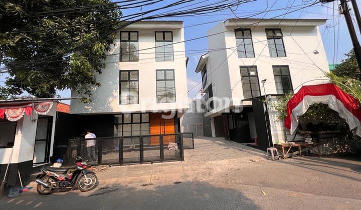 Turun Harga... Tempat usaha strategis yg terdiri dari 2 Ruko, 3 Aparthouse Yang Sudah Ter Berikut Tanah Kosong Dalam 1 Area di Wijaya Kebayoran Baru, Jakarta Selatan
