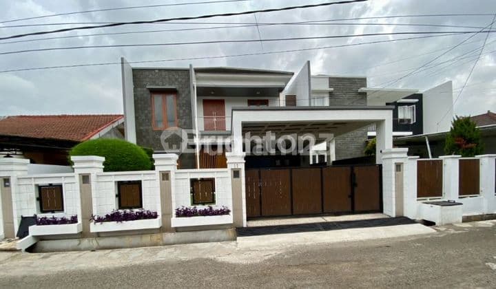 Rumah 2 lantai, strategis, siap huni, bisa dijadikan tempat usaha atau kantor, dekat kota Bintang dan toll JORR Cikunir, Bekasi Barat