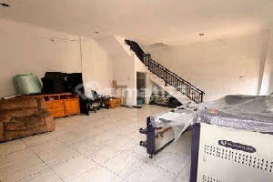 Sewa Ruko 2 Lt,,Bebas Banjir , Jl Golf Barat , Cisaranten, Kec Arcamanik LB 60. . Listrik Token 5400 Watt