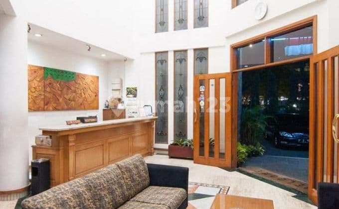 Hotel, area ramai, mainroad, dekat ke kuliner