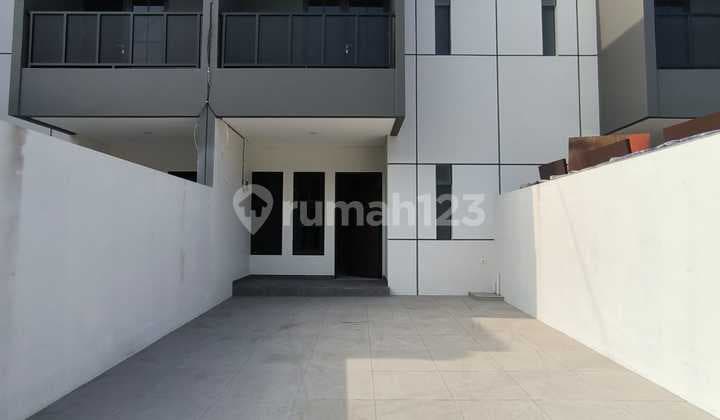 Dijual Rumah Baru di Lebak Arum