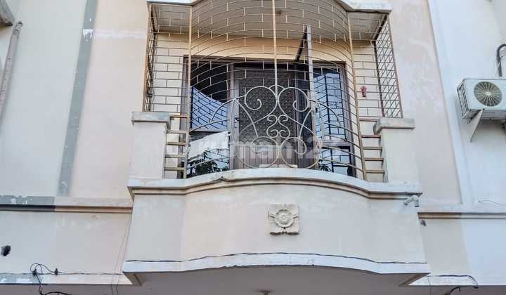 For Sale Fast Shop House in Center Point Shopping Area, Kenjeran
