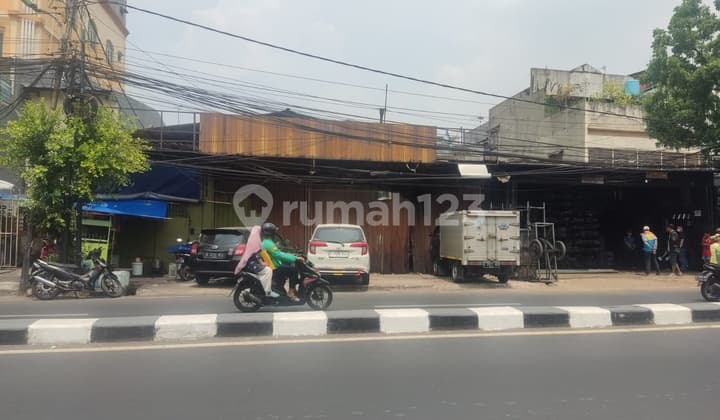 Ready Commercial Space by the Main Road in Jembatan Lima