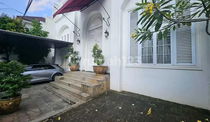 Disewakan Rumah Mewah Menteng Lokasi Strategis