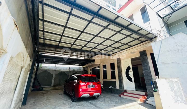 Rumah 3 Lantai SHM di Jl. Gatot Subroto , Jakarta Selatan
