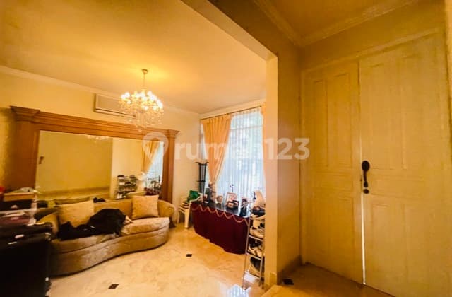 Rumah 2 Lantai SHM Senopati Kebayoran Baru