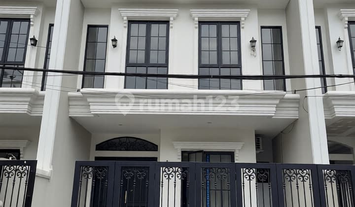 3 LT Attic Room Mewah Premium Dharmahusada Indah Utara New Gress