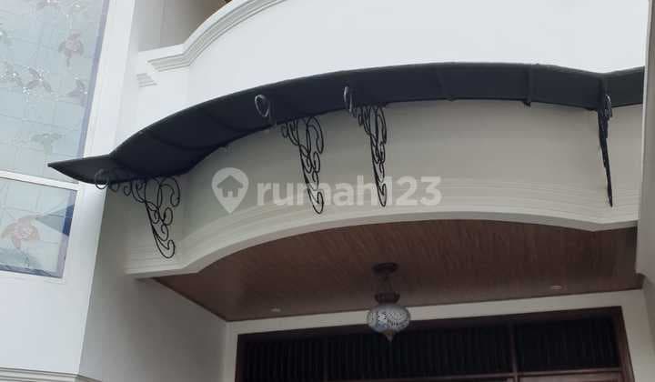 Rumah 2 Lantai Bagus di Jalan Pondok Indah, Jakarta Selatan