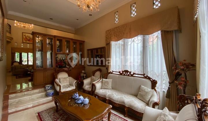 House for Quick Sale, 2.5 Floors, Large Land, Strategic Location Town House on Main Road Warung Buncit, Next to Mall, Safe and Comfortable with 24-Hour Security