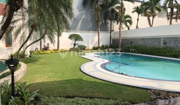 Rumah Bukit Golf Modern Classic Jual Cepat, Rumah Siap Huni di Pondok Indah Jakarta Selatan, Aman Nyaman, Parkir Luas