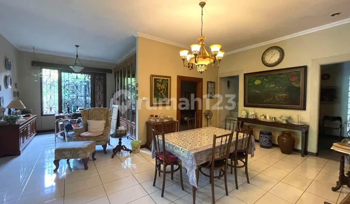For Quick Sale: Comfortable House Below Market Price, Many Rooms & Spacious Parking Guarantee in Cilandak, South Jakarta