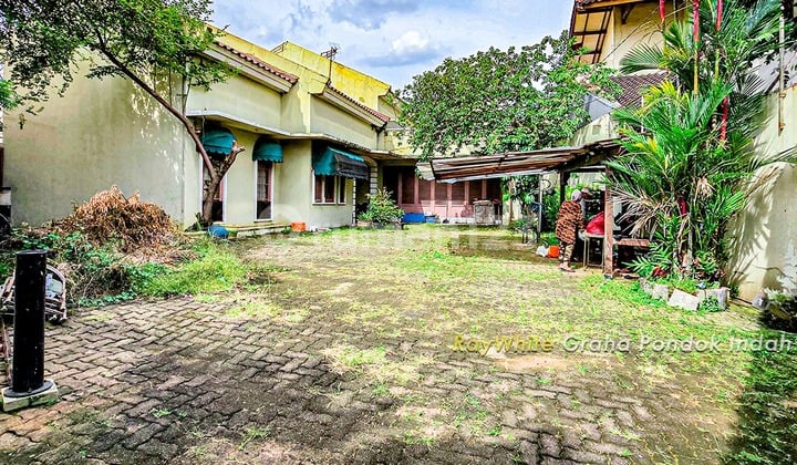 Dijual Cepat dan Nego Rumah Bangunan Lama Dekat Masjid Lingkungan Tenang Akses Dekat MRT Mall Transjakarta Perkantoran Dekat Pintu Tol Lokasi di Adiyaksa Jakarta Selatan