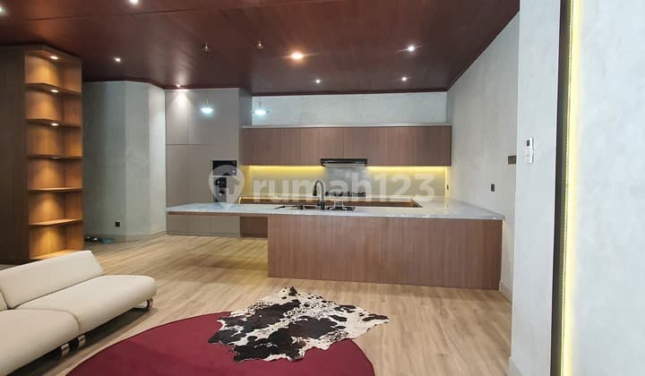 Dijual Rumah Pondok Indah Brand New di Bawah Harga Pasar, 5Kamar, 1Garasi, 3Carpot,Lingkungan Asri Nyaman Aman Bebas Banjir Jalan Lebar 2 Mobil di Pondok Indah Jakarta Selatan Cocok Hunian,Dekat Perkantoran Mall Pintu Tol