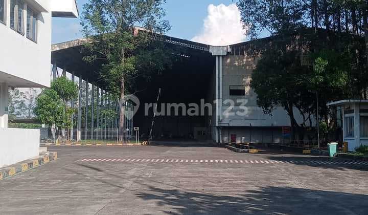 Gudang Sewa Murah Nego, Dekat Tol, 3Kantor,2Gudang, Parkir Luas, Pos Jaga, Jembatan Timbang, Countener Masuk, Jalan Aspal, Bebas Banjir, di Kawasan Industri Mm2100 Cikarang Barat