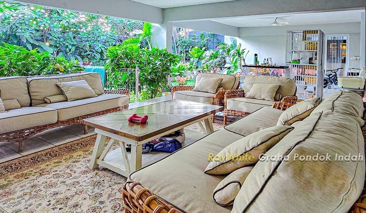 Rumah Siap Huni Jual Murah Jauh Dibawah Harga Pasar, Parkir Luas 4Mobil, 6 Kamar,Fasilitas Pool, Strategis di Kemang Jakarta Selatan