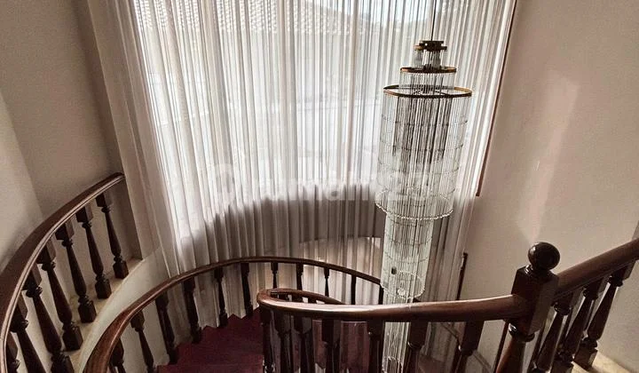 Dijual Cepat Rumah Harga NJOP Dikit Diatas Dilokasi Premium Hadap Utara Harga Miring Masih bisa Nego Tipis Akses Jalan Lebar Lebih 2 Mobil Rumah Lama Kondisi Bangunan Masih Kokoh Nyaman Aman Akses Dekat Mall di Pondok Indah Jakarta Selatan