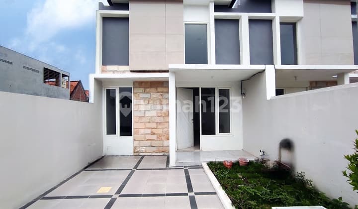 Rumah Surabaya Timur Rungkut Luas 100M SHM Siap Huni