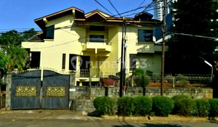 Classic House in Private Cluster Simprug Garden Permata Hijau