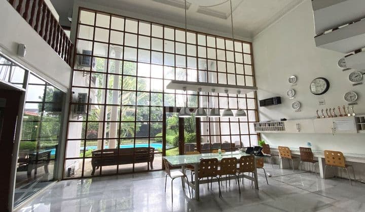Dijual atau Disewa Rumah Mewah di Kemang untuk Usaha Sangat Bagus
