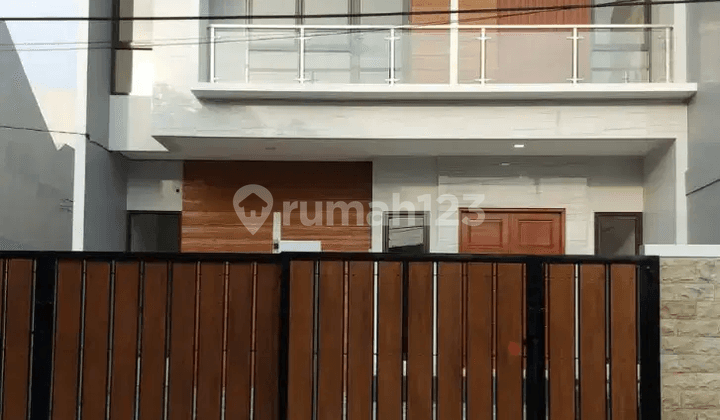 RUMAH MEWAH BERKELAS DI KOMPLEK APIK BINTARA
