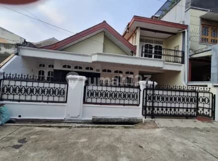 Rumah Megah 2 Lantai Di Perumahan Bintara