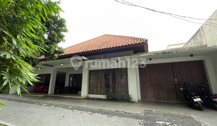 For Sale 1,451 M2 House in Strategic Location at Panglima Polim, South Jakarta (ww)