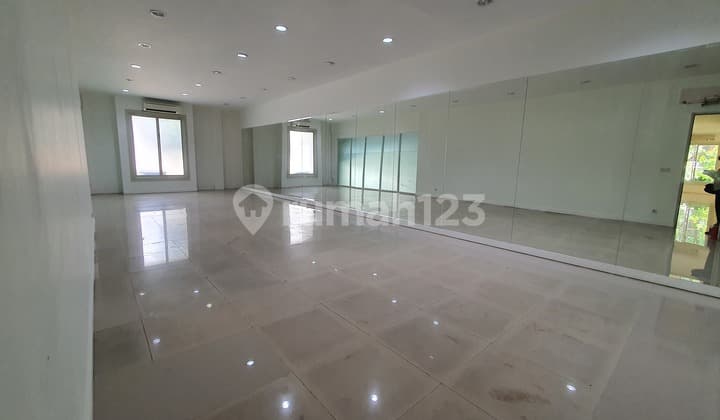 Disewakan Ruang Usaha Di Jl. Suryo Kebayoran Baru (jp/cm)