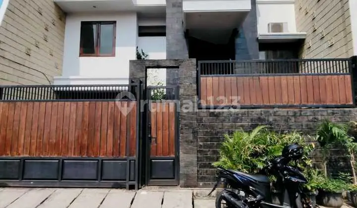 Rumah Secondary Terawat Tanah Luas Dalam Komplek Lokasi Strategis Dekat Tol dan LRT di Pulogadung Jaktim