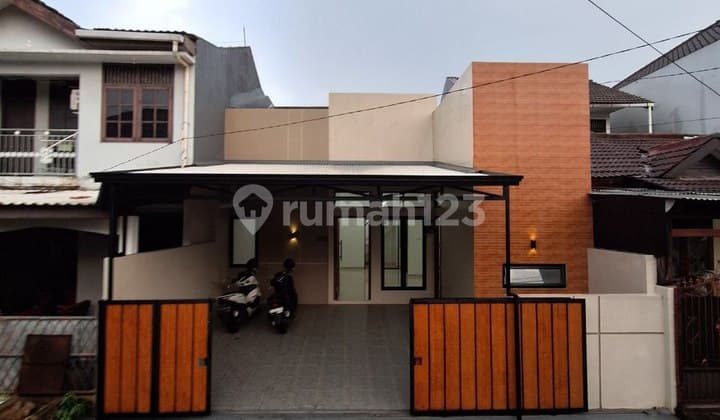 Rumah Baru 2 Lantai Tanah Luas Dalam Komplek Akses 2 Mobil di Ciputat