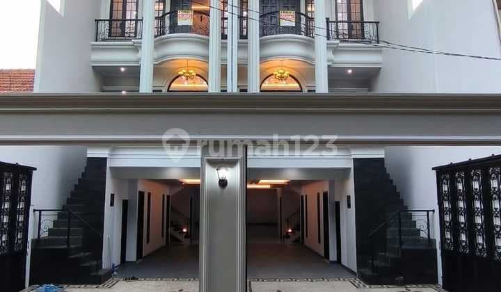 3-Story Luxury House, Large Land, 2-Car Access, Near Toll Gate in West Pejaten