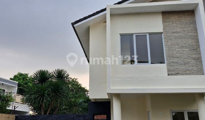 Rumah Mewah Dalam Komplek Posisi Hoek Siap Huni Dekat Pintu Tol Andara di Pangkalan Jati