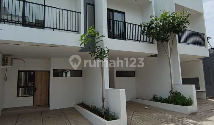 Rumah 2 Lantai Siap Huni Akses Dekat Stasiun LRT dan Pintu Tol di Ciracas Jaktim