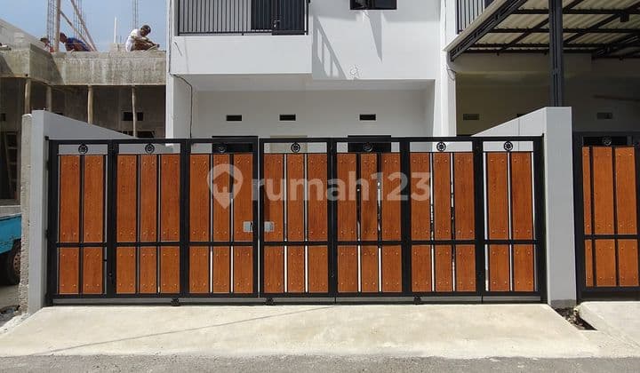 Rumah 2 Lantai Siap Huni Row Besar Akses Mobil Dekat LRT di Kalisari Jaktim