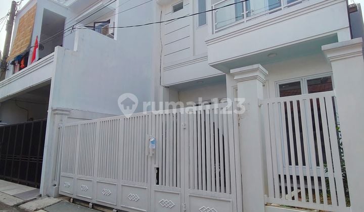 Rumah Minimalis 2,5 Lantai Siap Huni Dilengkapi Rooftop Akses Bagus Termurah Di Duren Sawit Jaktim