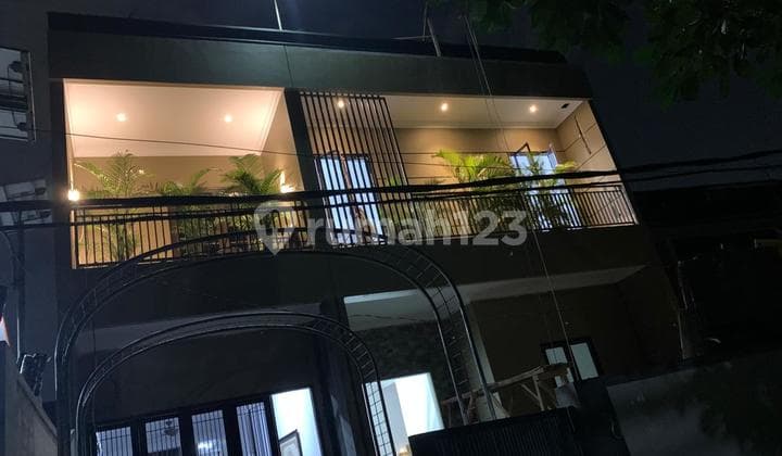English translation: For Sale Beautiful 3-Story House in Lebak Bulus