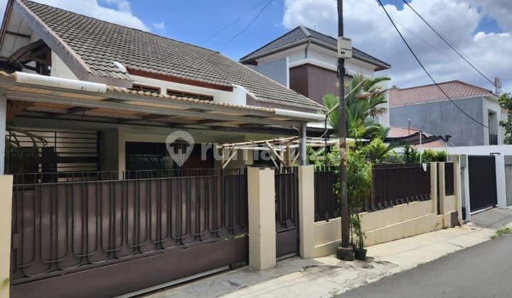 For Sale Rumah Siap Huni di Area Jalan Benda Panglima Polim Kebayoran Barushmluas Tanah 237M²Luas Bangunan 158M²1.5 Lantaikamar Tidur 4 + 1Kamar Mandi . 2Paviliungudangtamanair Jetpump & Pdamlistrik 2500Wattg