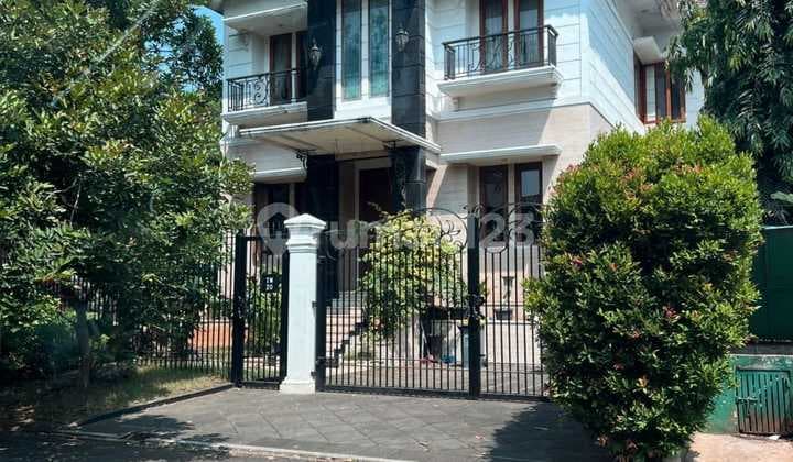 For Sale Rumah Siap Huni Di Pondok Indahshmlt: 535m²lb: 1000m² Master Bed Room, Ensuite Bathroom.living And Dining Roompantrypowder Roomliftswimming Poollt2. 1 Master Bedroom + Ensuite Bathroom, 3 Bed Roommusholabasement :service Area : 4 Kmr Art 31 Gudan