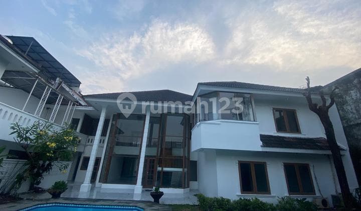 Rumah Dijual /sewa Jl.hj Jian.cipete Utara Kebayoran Baru Jakarta Selatan Shm Luas Tanah : 736m Luas Bangunan : 800mkamar Tidur : 5 Kamar Mandi : 3 Kamar Pembantu : 3 Garansi : 2 Carpot : 2 Listrik : 23 Ribu Watt Harga Sewa Rp.400 Juta Pertahun Harga Rp.1
