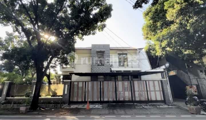 Turun Harga For Sale Rumah Siap Huni Cocok Untuk Hunian & Usaha Di Panglima Polim Kebayoran Baru Jakarta Selatan Shmluas Tanah. 409m²luas Bangunan 380m²kamar Tidur . 5kamar Mandi . 5hoekhadap Utara & Barat2 Lantaiharga Rp. 29 M*turun Menjadi Rp. 28 M**tu