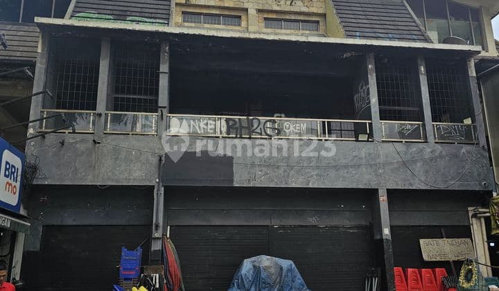 Di Jual Dan Di Sewakan Ruko Gandeng Dekat Blok M, Bulunganjakarta Selatanspesifikasiluas Tanah 400 Meterluas Bangunan : 800 Meterdimensi Bangunan:lantai 1 Dan 2 :ukuran Lebar Muka 10 Meter X 22 Meter Panjanglantai 3 :ukuran Lebar Muka 10 Meter X 20 Meter