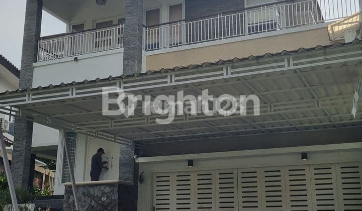 Rumah 2 1/2 lantai modern,mewah,furnished siap huni di Sentul City